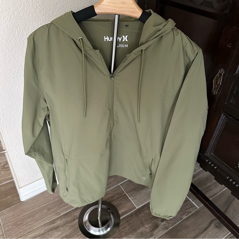 NWOT Hurley women’s Sage Windbreaker size medium - Picture 2 of 5